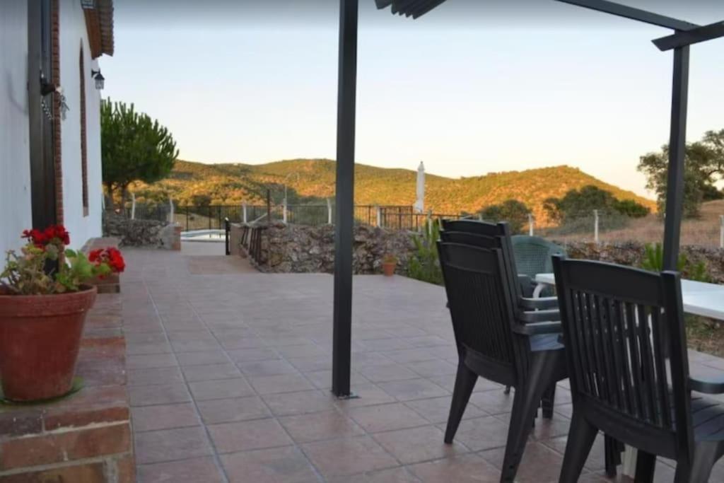 Casa Cortijo En Dehesa Sierra Leon Villa ลา ปัวบลา เด ลอส อินฟานเตส ภายนอก รูปภาพ
